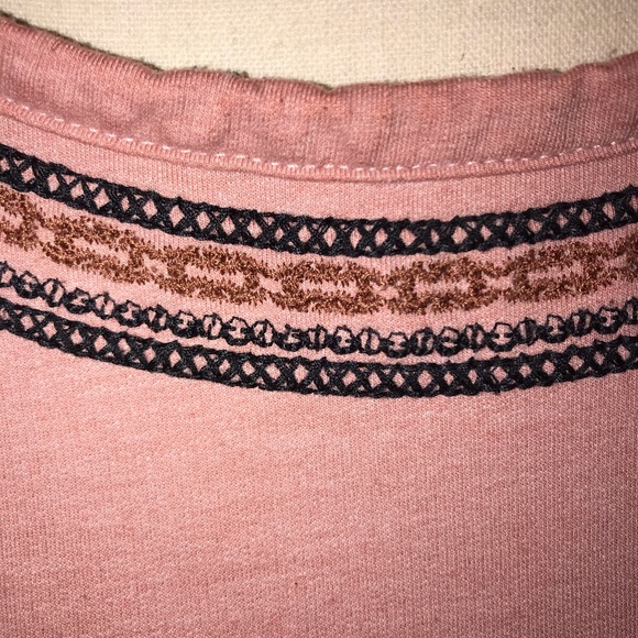 Annabelle Dusty Rose Embroidered Shoulder Cutout Blouse oversized Size Small - Picture 15 of 16